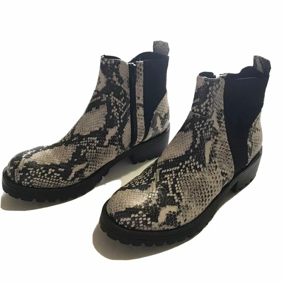 Universal Thread Target Chelsea Boots Booties Double Gore Snake Print Lug Sole 8 - Picture 4 of 10